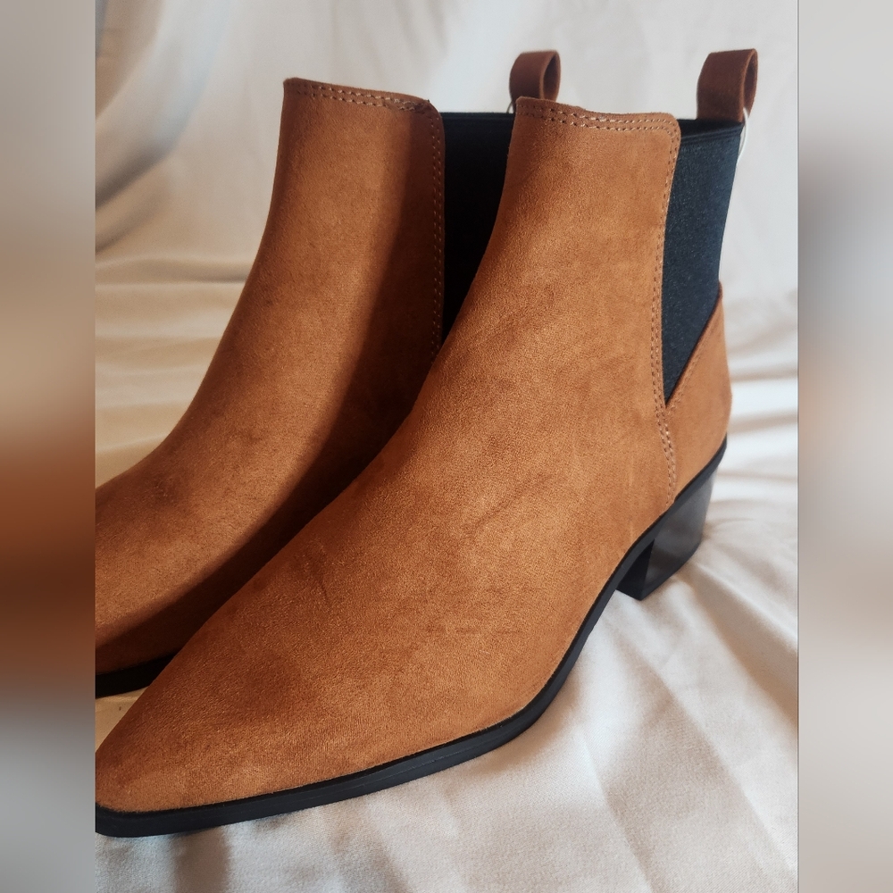 Women's size 6 p boots